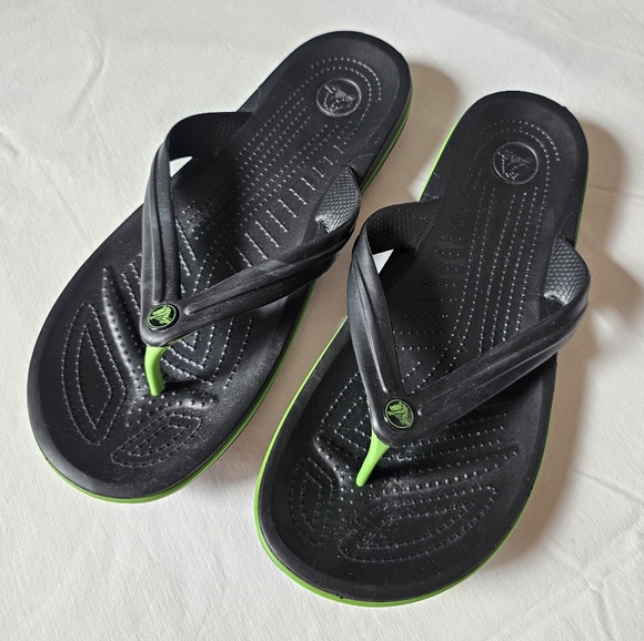 Crocs Black Rubber Summer Beach Pool Comfortable Flip Flops Size 11 - Picture 2 of 3